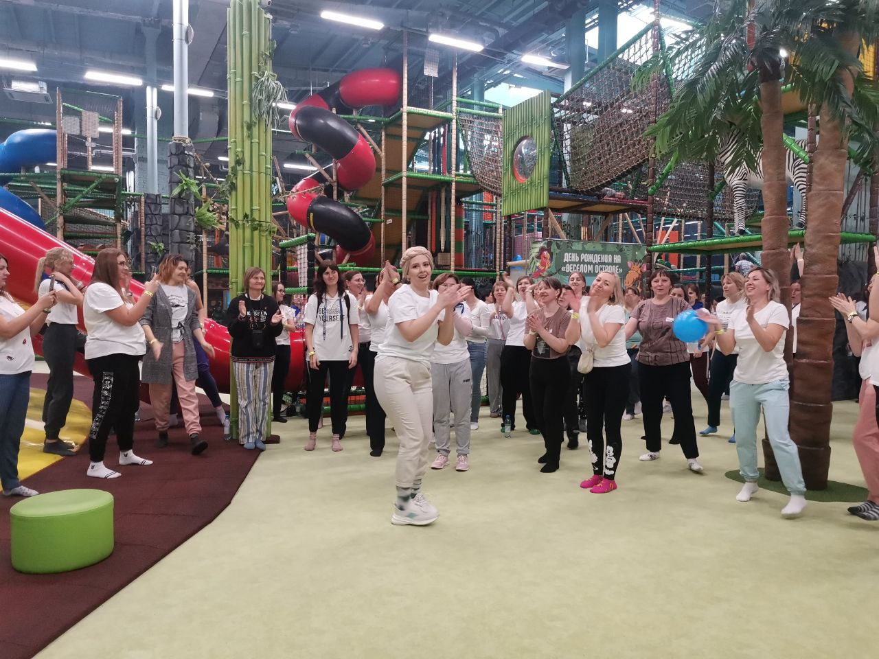 Поздравляем с Днем Матери!