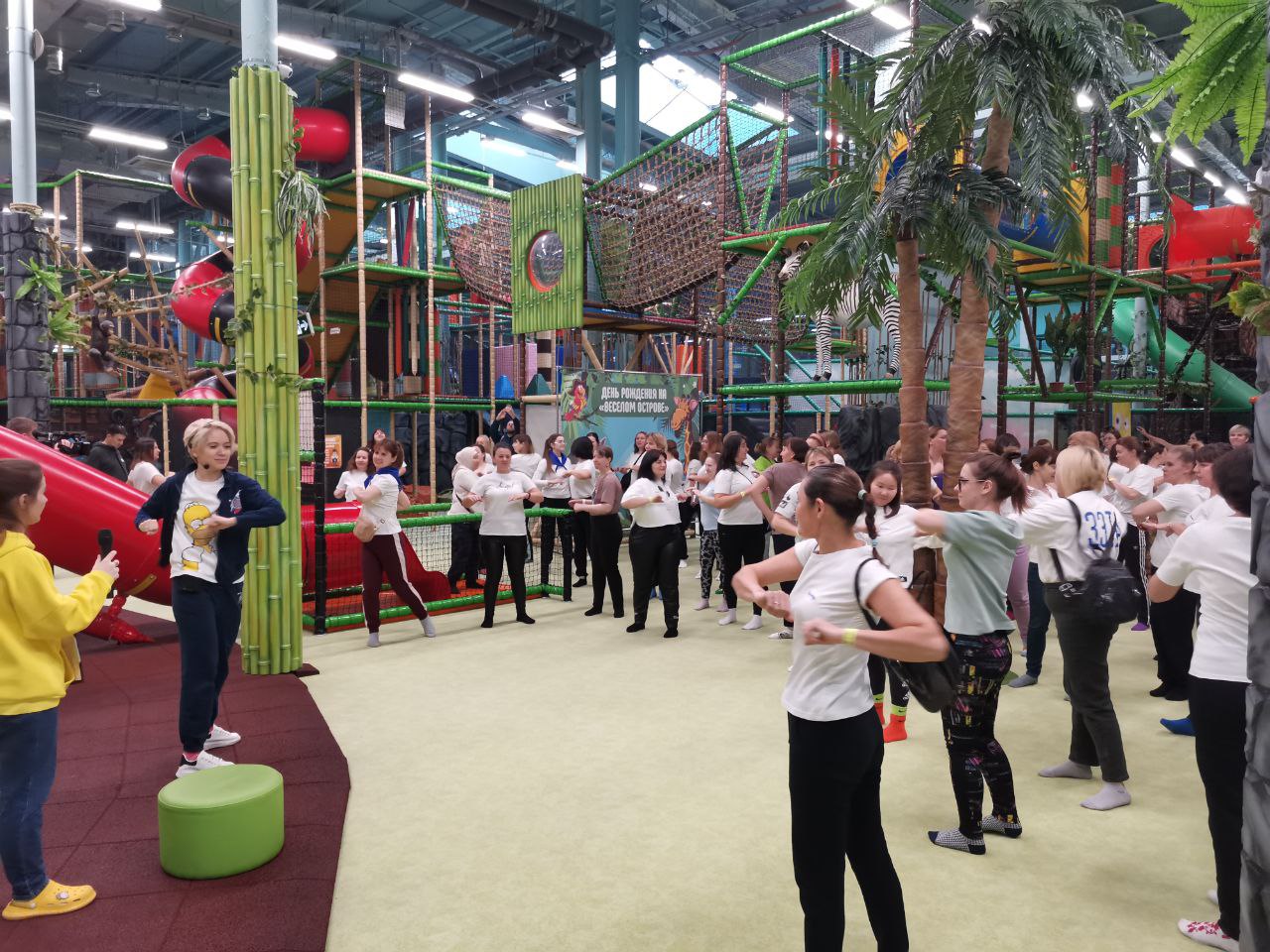 Поздравляем с Днем Матери!